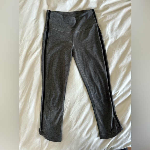 Gray Lululemon crop leggings - size 6 - Picture 2 of 6